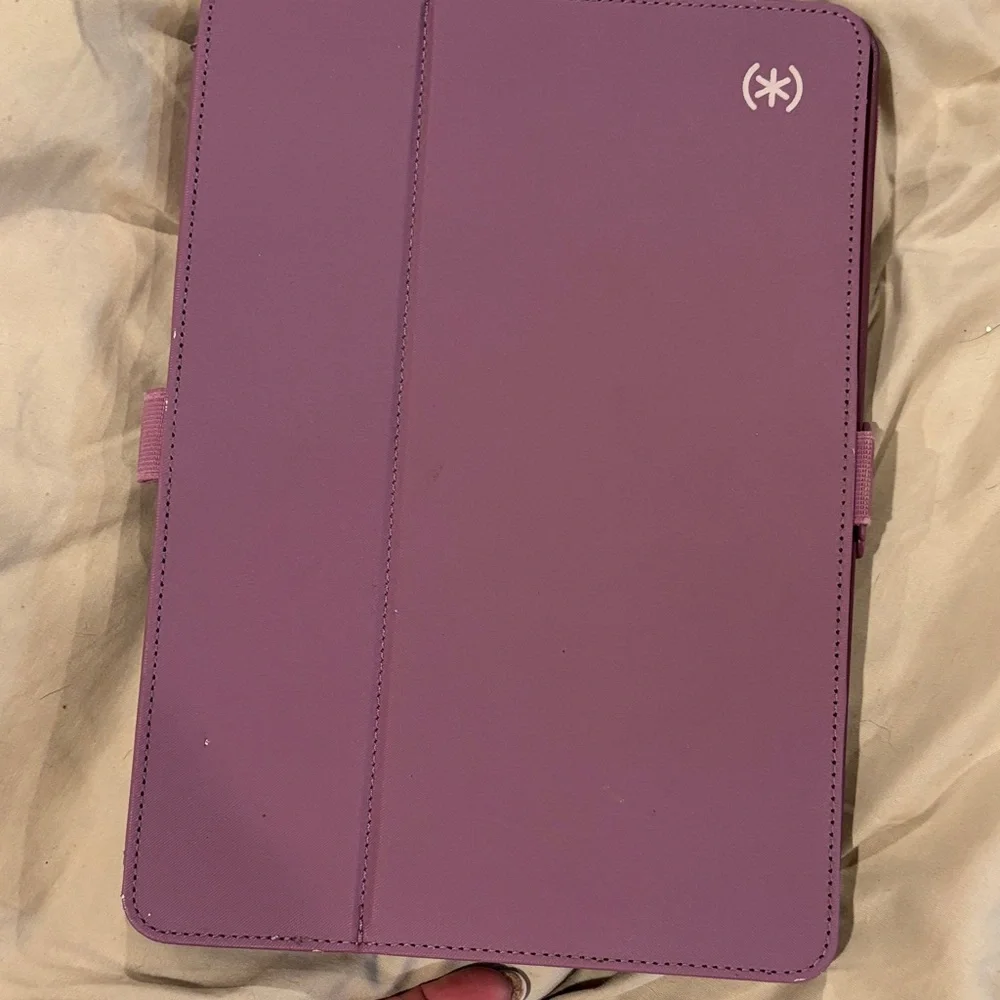 NWT Speck Balance Folio for iPad 10.9